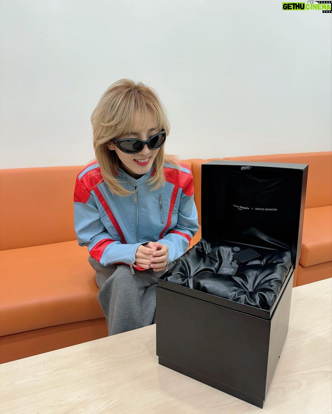 Sandara Park Instagram - 😎🖤 #maisonmargielaxgentlemonster
