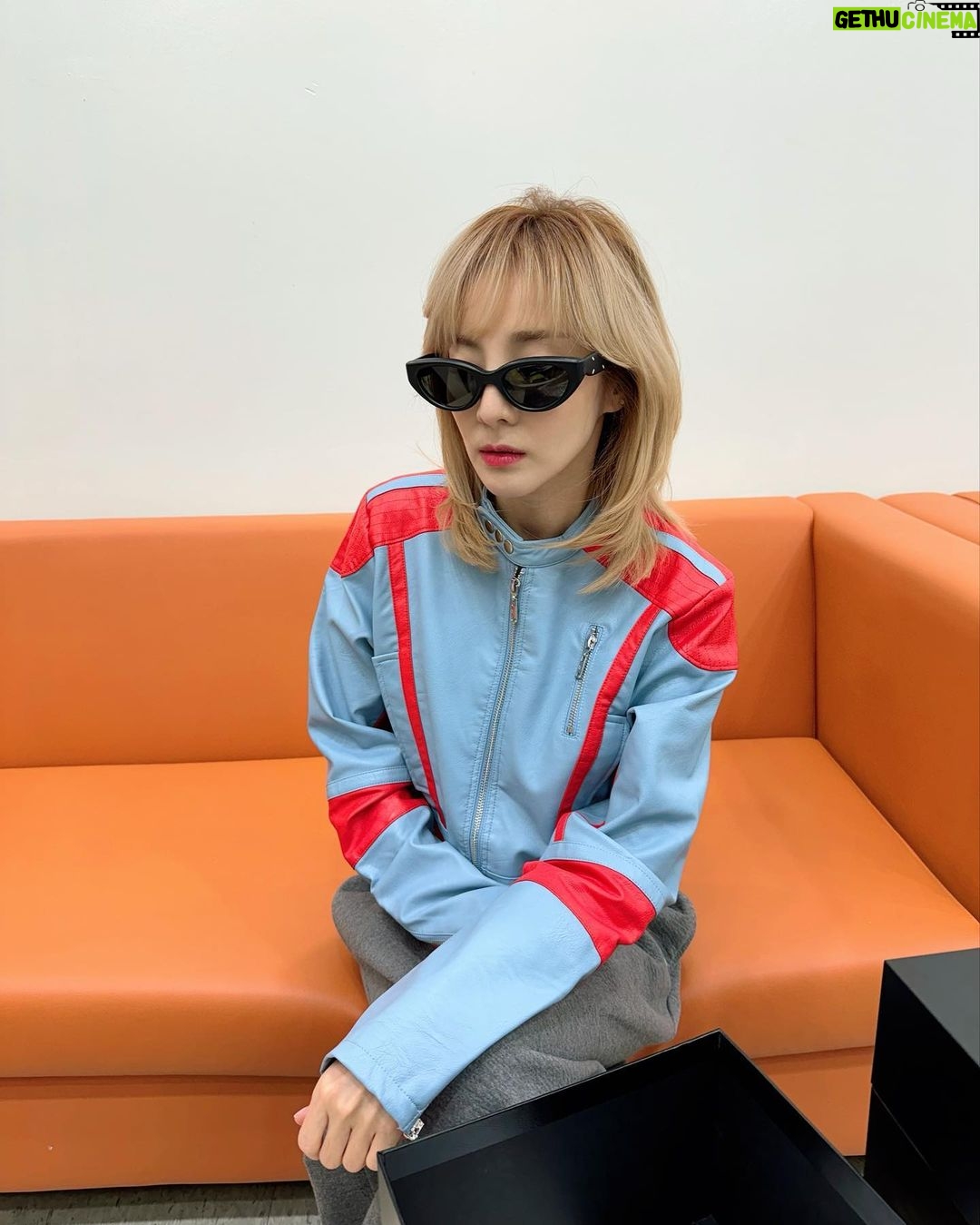 Sandara Park Instagram - 😎🖤 #maisonmargielaxgentlemonster