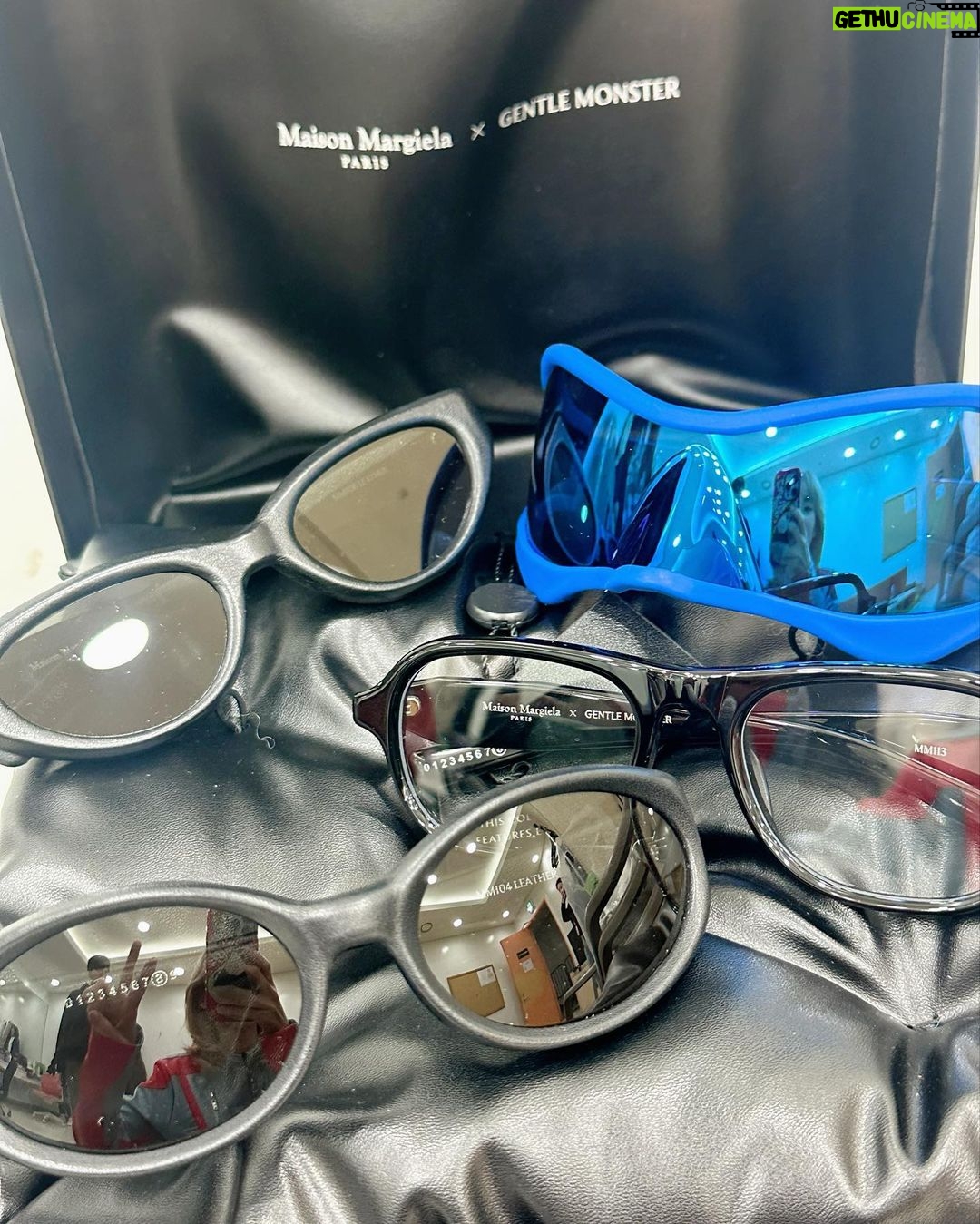 Sandara Park Instagram - 😎🖤 #maisonmargielaxgentlemonster