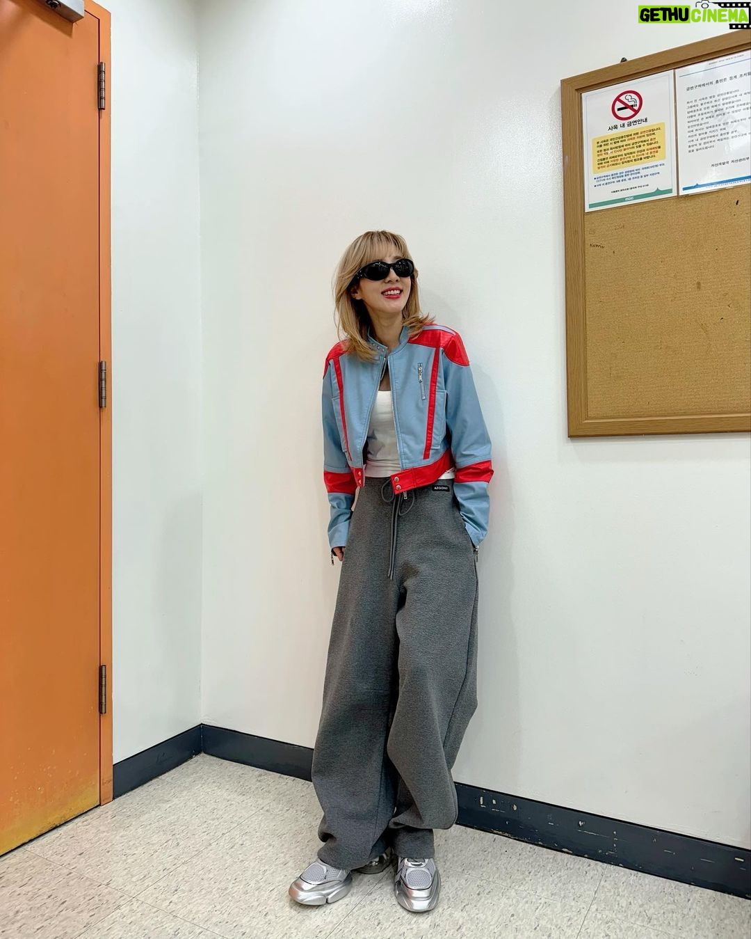 Sandara Park Instagram - 😎🖤 #maisonmargielaxgentlemonster
