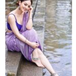 Sandeepa Dhar Instagram - Khidkiyon se jhaakna bekar hai barisho me bheeg jana sikhiye 🌦️ Swipe —> 3rd one is my fav . . . ————————————————— #monsoon #mumbai #sareelove