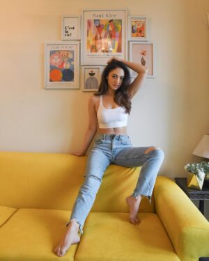Sandeepa Dhar Instagram - Maybe if we all sit extremely still, Monday won’t be able to see us. 😬
.