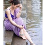 Sandeepa Dhar Instagram - Khidkiyon se jhaakna bekar hai barisho me bheeg jana sikhiye 🌦️ Swipe —> 3rd one is my fav . . . ————————————————— #monsoon #mumbai #sareelove