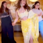 Sandeepa Dhar Instagram – Had to do this for my pehla pyaar @iamsrk ❤️❤️❤️ 
Abb chalo #dunki dekhnay 🎥
P.s. u can clearly see behind me, how much my team enjoys dancing 😑😁
#inbetweenshots #thingsido #srk #love