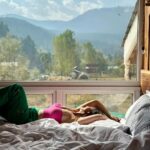 Sandeepa Dhar Instagram - Woke up to this beautiful view in Tangmarg- Gulmarg, Kashmir with @stayvista_official “Suroor”. Amidst towering Pine Trees, away from the hustle-bustle, this stunning property is the perfect place to stay at & the icing on the cake are warm hosts who made my stay so comfortable. ❤️🤗 Have promised to go back in winters, Can’t Wait !!! ❄️☃️ . # host #kashmir #gulmarg #villa