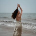 Sandeepa Dhar Instagram - Do you “sea” what I see ? 🌊🧜🏻‍♀️ . @sausinbis @shru_birla @mukashu.mua @sundarii_handmade . #beach #waterbaby #resortwear #reelsinstagram