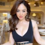 Sandeepa Dhar Instagram - If I left you on read, here’s why 😬😛 . . @shazzalamphotography @mukashu.mua @shru_birla . #weekendvibes #pajamas #glam #chillvibes