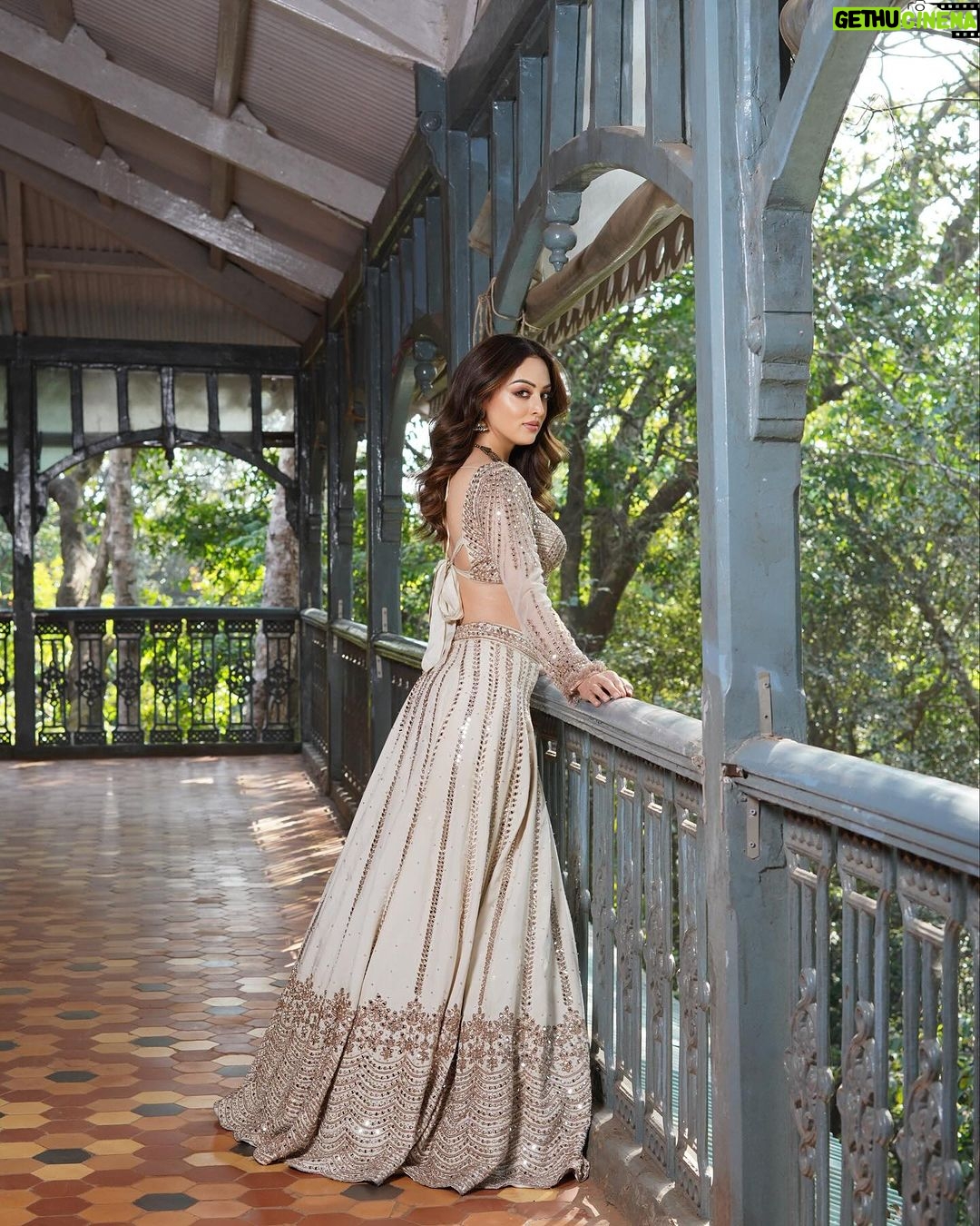 Sandeepa Dhar Instagram - White valentine.. 🤍 Outfit so pretty , couldn’t choose ☺️ Swipe —->> last one —>> in my gansta era . @munnasphotography @shru_birla Outfit @bindaniofficial Jewellery @creyons_