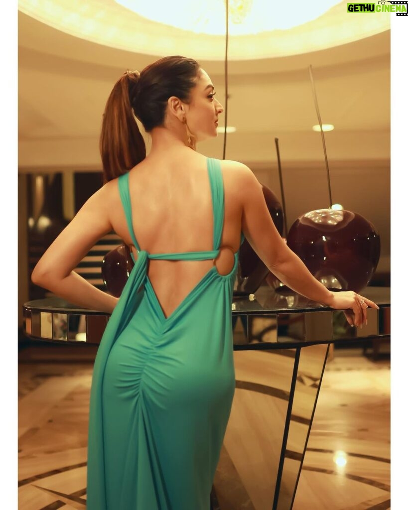 Sandeepa Dhar Instagram - Gonna drop these & go ✨ #ottplayawards2023 . Outfit @themeshstore.co Earrings @_tarshari Styled by @shru_birla Glam by @mukashu.mua Clicked by @advait_vaidya