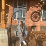 Sandeepa Dhar Instagram - Woke up to this beautiful view in Tangmarg- Gulmarg, Kashmir with @stayvista_official “Suroor”. Amidst towering Pine Trees, away from the hustle-bustle, this stunning property is the perfect place to stay at & the icing on the cake are warm hosts who made my stay so comfortable. ❤️🤗 Have promised to go back in winters, Can’t Wait !!! ❄️☃️ . # host #kashmir #gulmarg #villa
