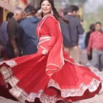 Sandipta Sen Instagram - Jokhon amay shooting e keu taratari ready hotey bole😬😬 Styling: @neelsaha_styled_by_blue MUA @makeupartist_subhasis Hair:Jyotsna di Managed by: @decalogue_mgmt @decaloguedigital #starjalshaparivaraward2024 #starjalsha #awardnight #sandipta #feelitreelit