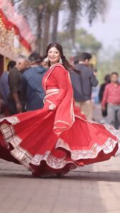 Sandipta Sen Instagram - Jokhon amay shooting e keu taratari ready hotey bole😬😬 Styling: @neelsaha_styled_by_blue MUA @makeupartist_subhasis Hair:Jyotsna di Managed by: @decalogue_mgmt @decaloguedigital #starjalshaparivaraward2024 #starjalsha #awardnight #sandipta #feelitreelit