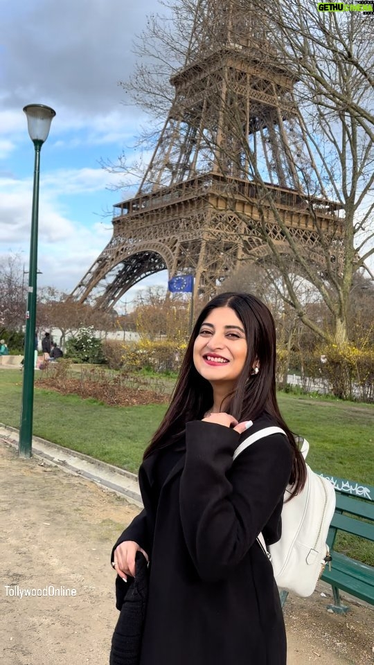Sandipta Sen Instagram - প্যারিসের #EiffelTower-এ সন্দীপ্তা 🗼 #Sandipta #travel #paris Eiffel Tower - Paris, France