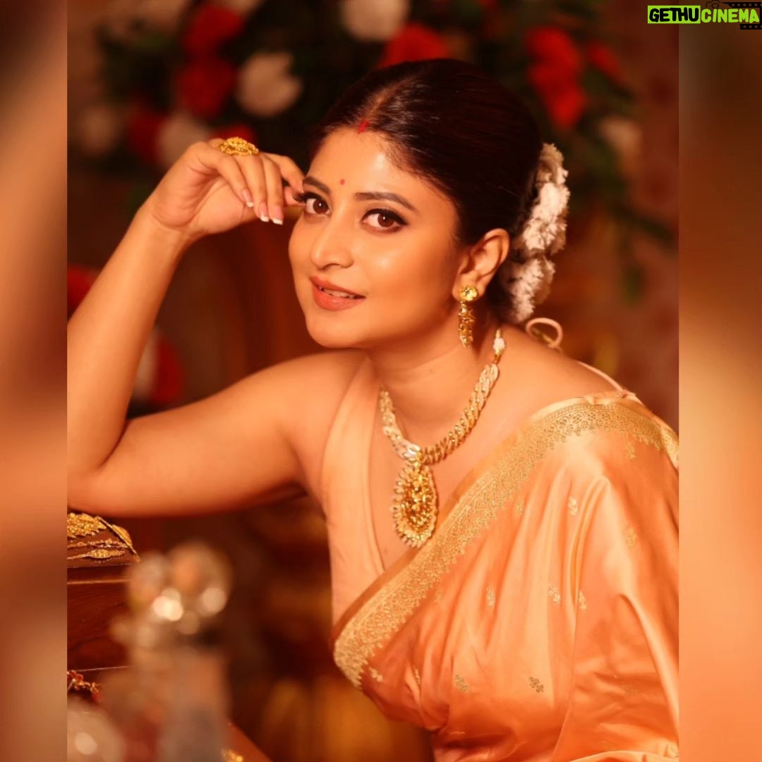 Sandipta Sen Instagram - Guess the event😍 . . . Styling @rabhisek Saree: @designsbymitanghosh Makeup @makeupartist_subhasis Hair: @rupsha_roy_official