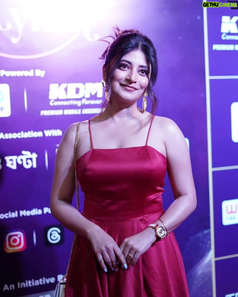 Sandipta Sen Instagram - Thank you so much @iwmbuzz for the lovely evening and thanks for the award ❤ . . 👗@neelsaha_styled_by_blue Makeup: @pritha_dutta_official Hair: @jhalsadey201 ,📸@priyatoshsinharoy9 Managed by : @decalogue_mgmt #awardnight #iwmbuzz #kolkata