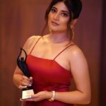 Sandipta Sen Instagram - Thank you so much @iwmbuzz for the lovely evening and thanks for the award ❤️ . . 👗@neelsaha_styled_by_blue Makeup: @pritha_dutta_official Hair: @jhalsadey201 ,📸@priyatoshsinharoy9 Managed by : @decalogue_mgmt #awardnight #iwmbuzz #kolkata