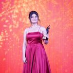Sandipta Sen Instagram - Thank you so much @iwmbuzz for the lovely evening and thanks for the award ❤️ . . 👗@neelsaha_styled_by_blue Makeup: @pritha_dutta_official Hair: @jhalsadey201 ,📸@priyatoshsinharoy9 Managed by : @decalogue_mgmt #awardnight #iwmbuzz #kolkata