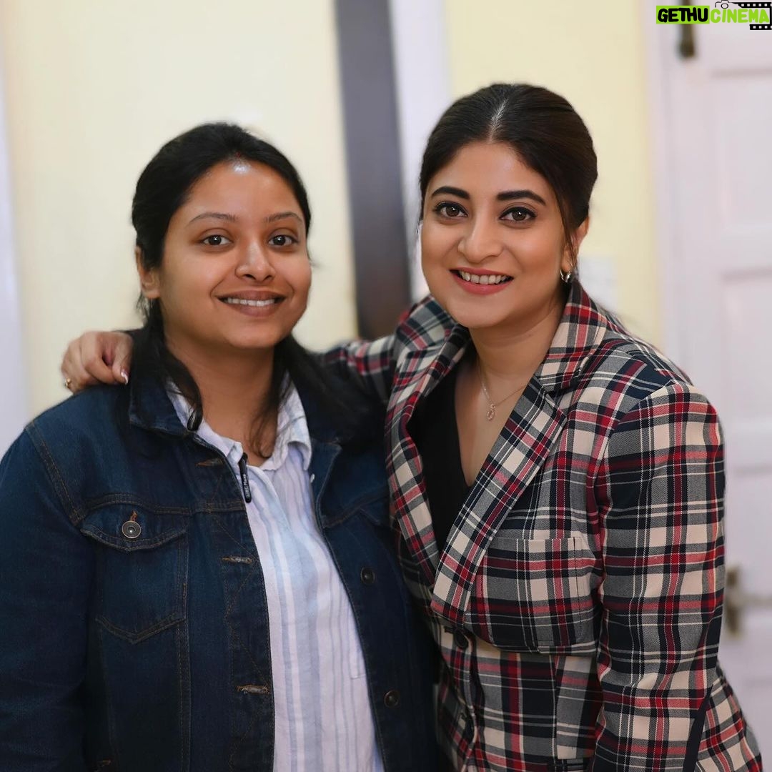 Sandipta Sen Instagram - 2024 - what a great start🧿 Amar 2nd feature film er shoot just shesh korlam. AAPISH(The office). Produced by @macneillfilms . It’s a story of two women..Very relatable story.Directed by @abhijitranaguha (Rana Da) and @sudeshna1958 di.Thanks a lot for givin 2024 - what a great start🧿 Amar 2nd feature film er shoot just shesh korlam. AAPISH(The office). It’s a story of two women.Directed by Abhijit Guha (Rana Da) and Sudeshna di.Thanks a lot for giving me this wonderful character JAYEETA SANYAL. Rana da r Sudeshna dir shonge amar 2nd kaj eta.. ki j bhalo lagey tomader shonge kaj korte..ki smoothly kaj hoy.. with such a warmth. FINALLY akshonge kaj korlam with such a brilliant actor @sudipachakraborty di (tumpa di). Khubi excited chilam tomar shonge kaj korbo bole.. khub khub bhalo laglo, koto kichu shikhte parlam. Ei golpe amar husband hoeche another amazing actor kinjal. Hiralaal dekhar por thekei or shonge kaj korar iche chilo. Shotti ki bhalo obhinoy kore. Ei cinema te amar 3bochorer ak mishti puchke ache jake already khubi miss korchi. @hemamunshi dir shongeo koto bochor por kaj holo.. darun manush.Hema di lekhata kintu bondho korona.. Thanks to the whole team🙏🏻 khubi bhalo laglo ei project ta kore tomader shobar shonge. #bengalimovie #aapish
