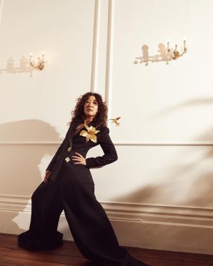 Sandra Oh Instagram - So much fun at this photoshoot. #netflixthechair starting this Friday!!

Thanks #emmymagazine and Team.
@televisionacad @zoemcconnell @tahira_makeup @nicky_yates
@rosecefalu
@netflix
@imprintpr 
#netflixthechair