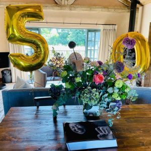 Sandra Oh Instagram - I’m 50 today!!!🎂🌸🎉 Thank you mum, dad, grace&ray and all the clans of our family tree 
(c/e/z & k/g) 
Thank You : Ottawa Korean Community childhood friends, Group of 6 Ladies, @canadianimprovgames , @ent_nts class ‘93, LA Xmas dance party crew, 
Kim G & Creative Dreamers, the inestimable Team Oh, 
My long time collaborators @minashum8888, @rawcuzima, @chayyew ,  Don Mckellar, Julia Cho
My muses : Evelyn Lau @cbc Runaway-Diary of a Street Kid, Jade Li - #Double Happiness, Rita Wu @hbo #Arliss, #CristinaYang @greysabc, #EvePolastri @killingeve, Ji Yoon Kim @netflix #netflixthechair
For being in my life. 
Thank you to All who have watched and supported and who still want to watch. I can’t thank you enough. 

For my beloved who made the book that reminds me who I am, thank you. ❤️