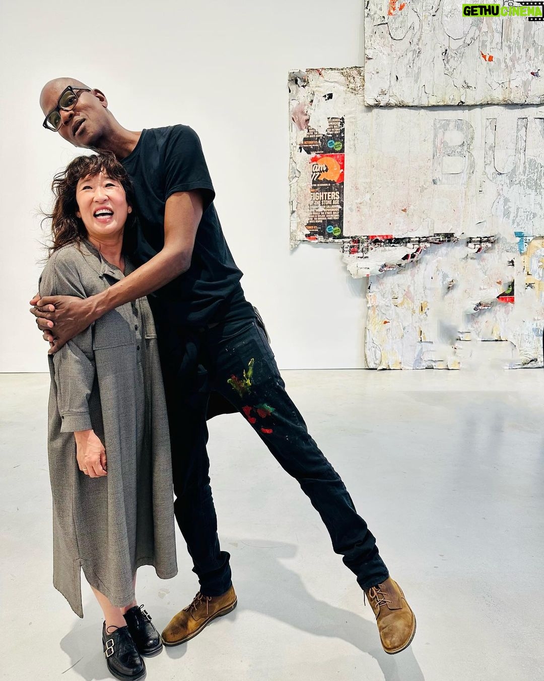 Sandra Oh Instagram - What an evening of the best of #NYC - the spectacular Mark Bradford @hauserwirth & the triumphant @fathambway @publictheaterny 🤯❤️🔥