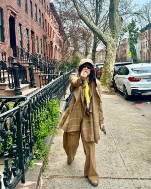 Sandra Oh Instagram - Folks, I know it’s been ages but I’m baaaack!  #i❤️brooklyn