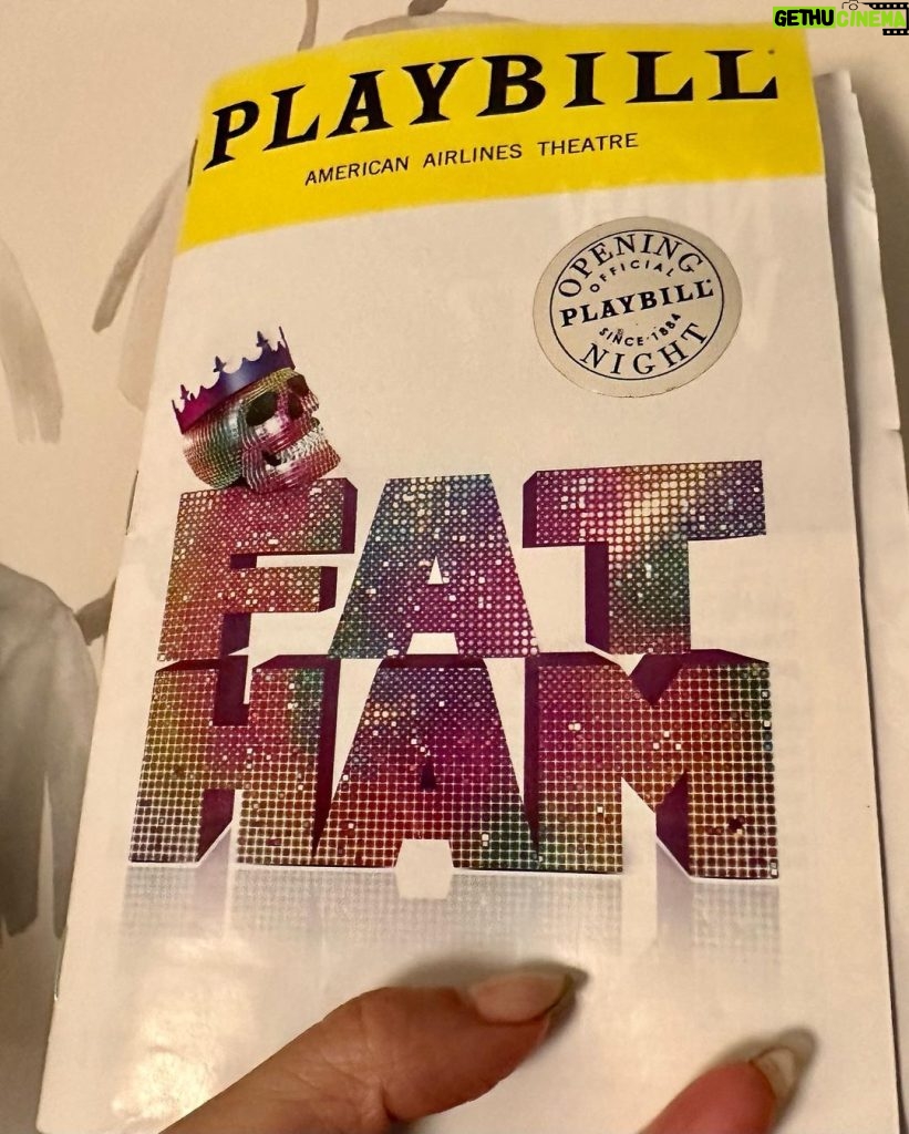 Sandra Oh Instagram - What an evening of the best of #NYC - the spectacular Mark Bradford @hauserwirth & the triumphant @fathambway @publictheaterny 🤯❤️‍🔥
