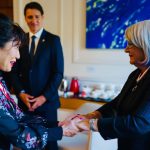 Sandra Oh Instagram – Hey All, proudly representing 🇨🇦 Artists, Women, children of Immigrants and POCs as a new Officer of the Order of Canada (this happened a few days ago)
Honour to meet her Excellency GG Mary Simon.
Thank you
@msjordanjohnson
@jennycoombsmakeup
@stefanbertin
👗 @erdem 🇨🇦🇬🇧