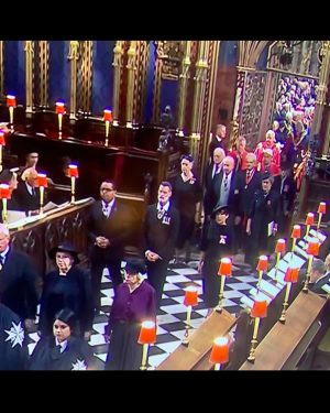 Sandra Oh Instagram - ❤️❤️❤️🇬🇧🇬🇧🇬🇧
Proud to represent 🇨🇦 w/ my fellow Order of 
Canada & Valour recipients @gregorycharlesofficiel 
@marktewks @palmerlp26 at Her Majesty Queen Elizabeth II funeral at Westminster Abbey today. 

Thank you 
@karenclarkson 
@tahira_makeup 
@stefanbertin