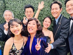Sandra Oh Instagram - ❤️ @shondarhimes and Chandra Wilson, ❤️ @squidgamenetflix , ❤️ me some @nbcsnl Women, ❤️great actors Michael Stuhlbarg and Steve Zahn, It looks like  I’m admonishing Lorne Michaels, but really I’m pointing out his @orderofcanada Martin Short has one too. Me next! ❤️ 🇨🇦