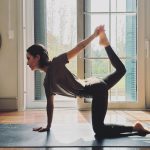 Sandy Instagram - Um #namastego de um dia ensolarado passando na sua timeline numa quarta-feira chuvosa. Bom dia! ☺️🧘🏻‍♀️ #namaste #eunamasto #tunamastas #namastemostodos 😜