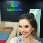Sandy Instagram – Tava com saudade de fazer trabalho de rádio!! Ouço muito e aaaamo!! Obrigada, @radiomixfm e @novabrasilfm, por me receberem tão bem e prestigiarem meu novo projeto, “Nós, Voz, Eles – Ao Vivo”, e por todo espaço com meu novo single “Tudo Teu”. 💜 
 Vocês já ouviram?
