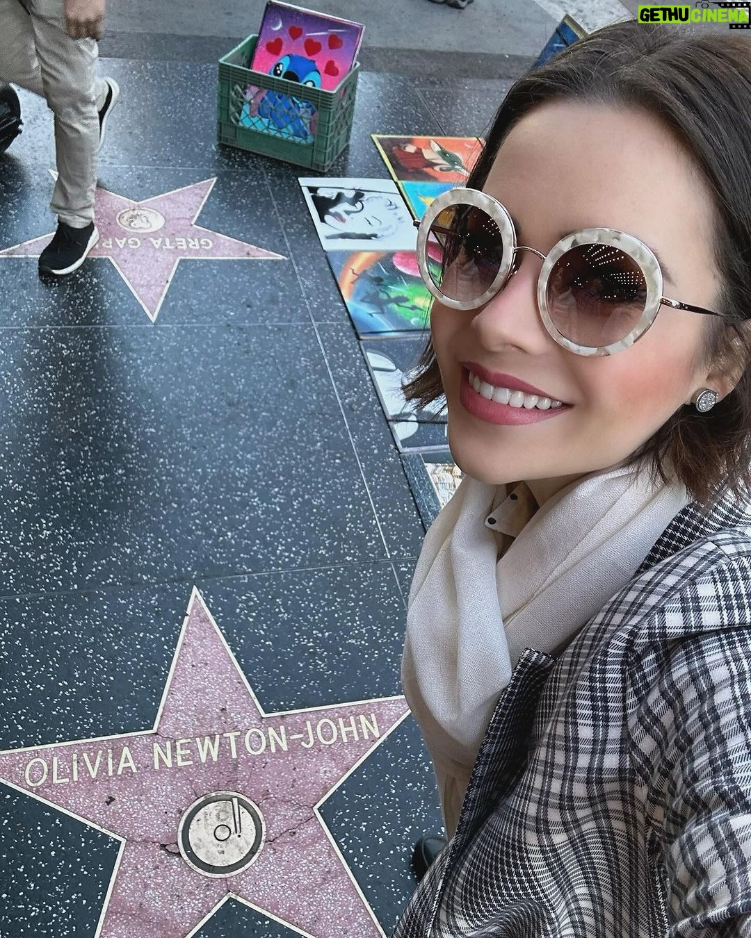 Sandy Instagram - Voltei faz uns 3 dias, mas vale o registro nesse dumpzinho de umas férias-delícia e cheias de pores do sol maravilhosos e gente querida. Bom fim de semana, gente linda! 💜 Los Angeles - California