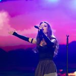 Sandy Instagram - Eu ouvi “Turnê 2023”? Siiiim, pessoal, tô voltando!! Além de participar do @festivalcoolritiba, no mês que vem, anuncio com muita alegria a minha turnê deste ano, que começa por Salvador, dia 27 de maio, no Centro de Convenções. Aêeee!! 🎈 Enquanto isso, bora com esta foto em clima de #tb do show que montei especialmente pro @festivalgrls e amei tanto, que vai viajar comigo neste ano todo! Em breve, falo das datas de junho, tá? Agora tô correndo aqui pra rodar mais cenas do filme “Evidências do Amor”… (Tá ficando demais!!) 📸 by “Noelyyynda” (minha mãe! 💜)