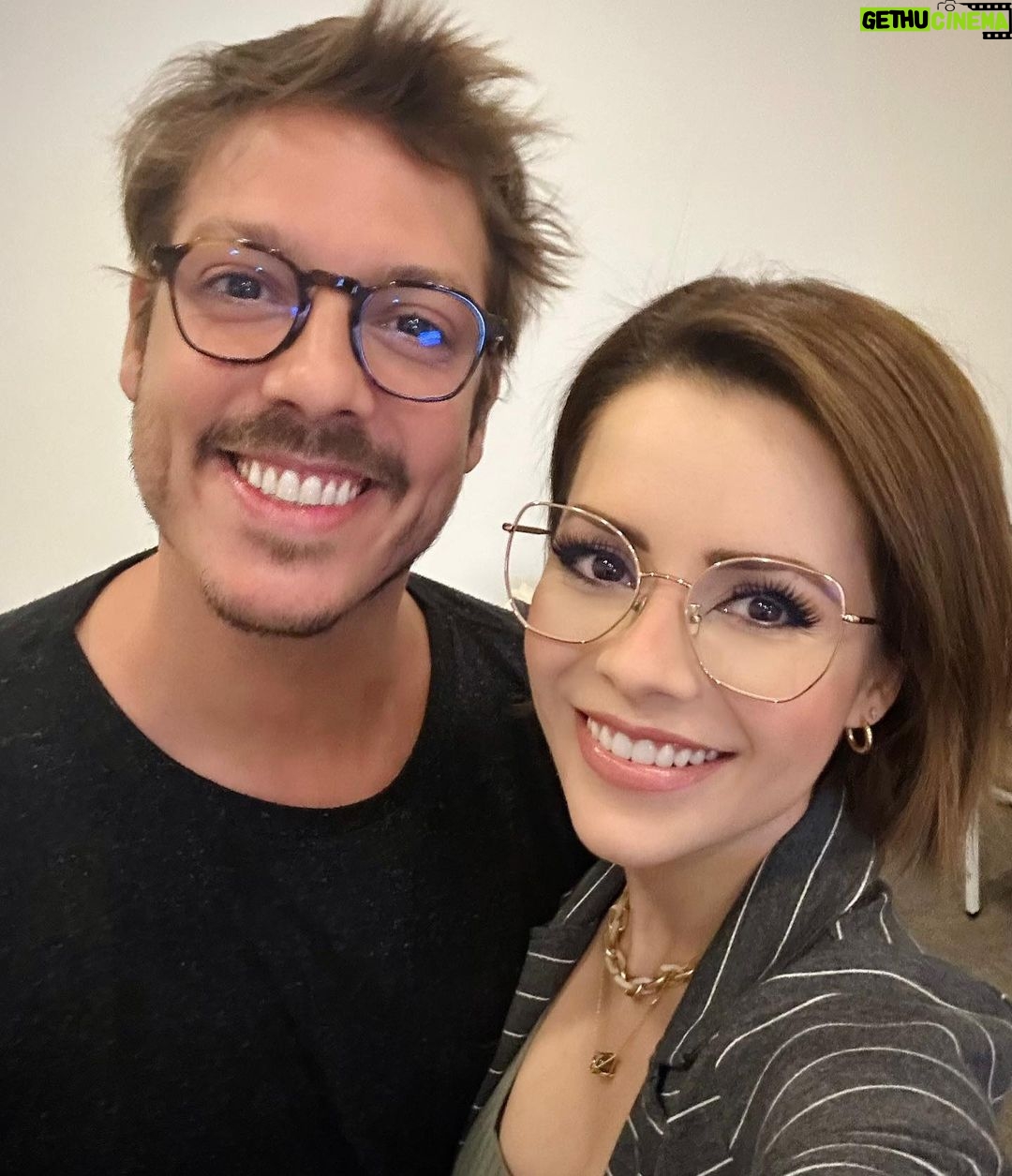 Sandy - 210.6K Likes - E essa semana eu comecei a fazer um filme. Uma comédia romântica. Até aí acho que ainda não chamei muito a sua atenção. E se eu te dissesse que o filme tem como pano de fundo a música Evidências? Já tá mais atento, né? E se em cima disso eu usasse um super trunfo? Meu par romântico é a filha do hômi: Sandy!!!! Toma sociedade! Cinema brasileiro, tamo chegando! Esse filme vai ser DEMAIS! Só quero ouvir você dizer que sim! #EvidenciasDoAmor
@wbpictures_br
@framboesa_filmes
Direção: @pedroantoniopaes