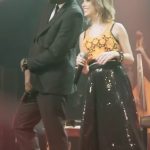Sandy Instagram - #tbt de 2011, quando @seujorge me deu a alegria de participar do meu DVD Manuacrito. Que delícia recordar!!