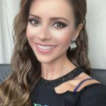 Sandy Instagram - E quando eu acho q não cabe mais emoção em uma só semana, eu tô lá de novo cantando no show dos caras… Vim de camiseta de fã e tudo!! Que coisa mais incrível esse universo me proporcionou. Tô muito, muito feliizzz!!! Thank you sooo much, @coldplay!! You’re the best!!! 👏🏻💜👏🏻