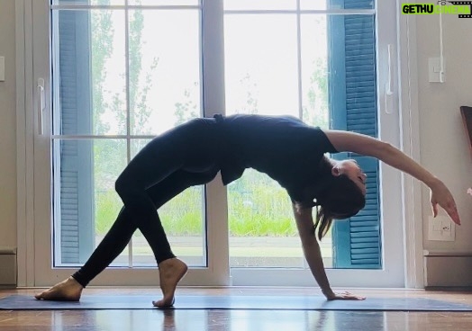 Sandy Instagram - Somos nós que escolhemos como encarar e como lidar com cada situação e como cada coisa nos afeta. Boa semana, gente querida! Que haja serenidade e leveza. 🙏🏻🧘🏻♀️ #namaste