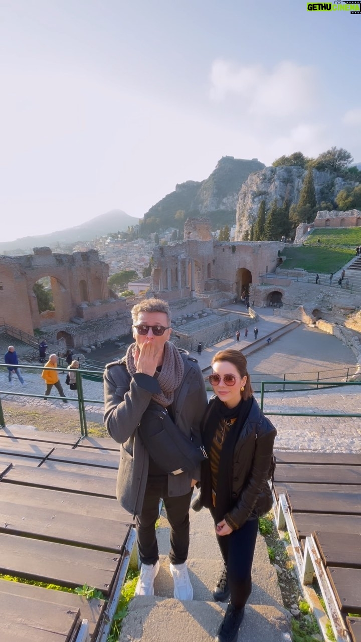 Sandy Instagram - É, se pá a gente tá lembrando um pouquinho da série por aqui, de leve… 😅 Taormina, Sicily