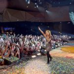 Sandy Instagram - Penúltimo show do ano e os cariocas, como sempre, entregaram TUDO!! Obrigada, Rio! Ano que vem tô de volta! Campinas, tô aqui na nossa cidade, pronta pro nosso próximo show, hein?! 😜 Cadê meus conterrâneos pra domingo? Dia 18/dez, no Royal Palm Hall! Último show do ano! 👏🏻🎈 #TurnêNVE2022