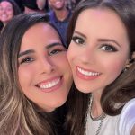 Sandy Instagram - Obrigada, @lucianohuck, querido por sempre me receber tão bem… 💜 Amei estar no @domingao, pela primeira vez com minha banda ao vivo, com meu amor-barista-cantor-ator-favorito @lucas.lima, meus parceiros musicais de Nós, Voz, Eles @wanessa e @vitorkley, e todo elenco do programa e Dança dos Famosos! Foi uma delícia!! Daqui a pouquinho na @tvglobo. Não percam! 💜🎈