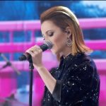 Sandy Instagram - Como vocês devem saber, meus projetos musicais são essencialmente autorais. Isto porque, além de cantar, é importante pra mim que eu possa me expressar por meio das composições. Ao mesmo tempo, pode ser delicioso criar novas versões de músicas de outros artistas e, de alguma forma, ressignificar algumas dessas canções pra mim. Então, enquanto meu DVD não sai do forno, me conta qual sua releitura favorita? 👀
