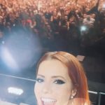 Sandy Instagram - E esse mar de luz em Ribeirão Preto? Lindo, lindo! ✨Quero ver todo mundo assim nos próximos shows também! Tem gravação de DVD e tudo, tá? Onde a gente se encontra? #TurnêNVE2