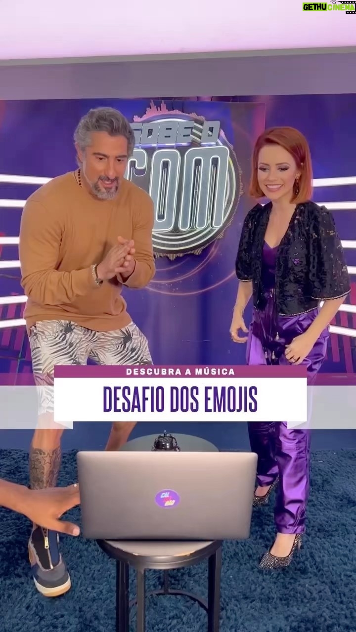 Sandy - 275.6K Likes - QUERO VER SE VOCE CONSEGUE ACERTAR ANTES DA GENTE!!
O maravilhoso é que a @sandyoficial vai pegando uma pilha forte pra acertar, conforme vai rolando o jogo! 😄
Isso foi nos bastidores do Caldeirão! Em breve vai ao ar o programa e foi, de longe, um dos programas mais emocionantes pra mim…foi lindo!❤️❤️