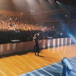 Sandy Instagram - Meu sábado foi incrível em Goiânia!! Obrigada por lotarem a plateia de amor. Eu tava morrendo de saudade de fazer show por aí. 💜 Próxima parada #TurnêNVE2022: Belo Horizonte, sexta agora, dia 28/out. Cadê meu pão de queijo, @…?👇😋