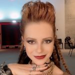 Sandy Instagram – Sobre a noite de ontem…  Pronta pro baile de Halloween da @sephorabrasil em 3, 2, 1…
👻

Make: @henriquemellomakeup