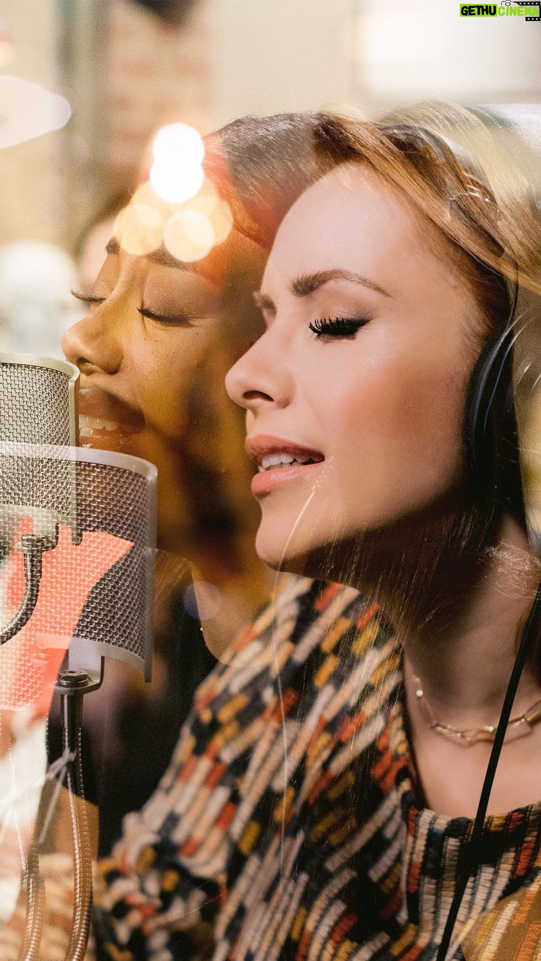 Sandy Instagram - Pra finalizar o #NVE2, acaba de ir ao ar o episódio de “Voltar Pra Mim”. Corre lá no YouTube/sandyoficial e conta pra gente o que vocês acharam desse dueto. Por aqui, a gente amooou!! ✨♥️”
