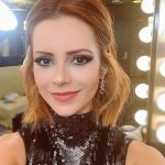 Sandy Instagram - Pronta pra cantar no show do meu pai e do meu tio @chxoficial em Nova Iorque!! Q orgulhooooo delesss!! Q emoção estar aqui! 💜👏🏻💜👏🏻💜