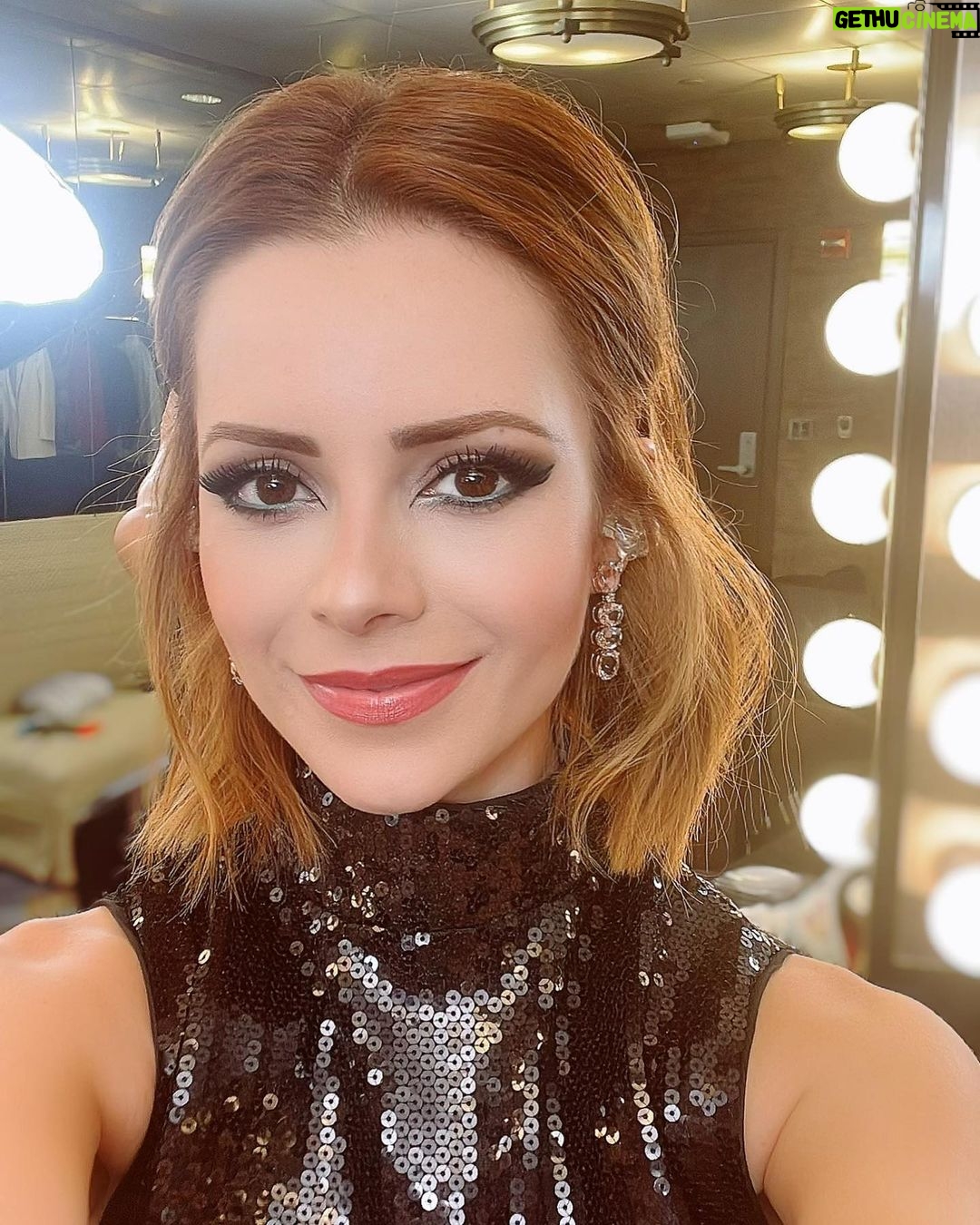 Sandy Instagram - Pronta pra cantar no show do meu pai e do meu tio @chxoficial em Nova Iorque!! Q orgulhooooo delesss!! Q emoรงรฃo estar aqui! ๐๐๐ป๐๐๐ป๐