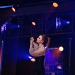 Sandy Instagram - Já com saudade do público de Floripa e Curitiba… 💜 E tava com saudade tb dos cliques da minha super fotógrafa, “NPL”, e vcs? Aproveitando, vou estar de volta a Sampa nesta quarta-feira, 28, no @espacounimed! Quem vem, me conta aqui na legenda? 🎈
